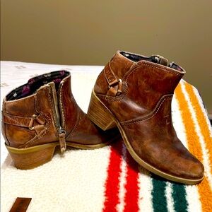 Teva Brown Ankle Boots with Side Zipper